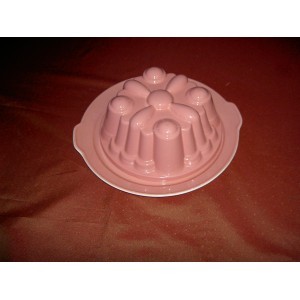 Puddingvorm met onderschotel, doorsnee 19,5 cm.