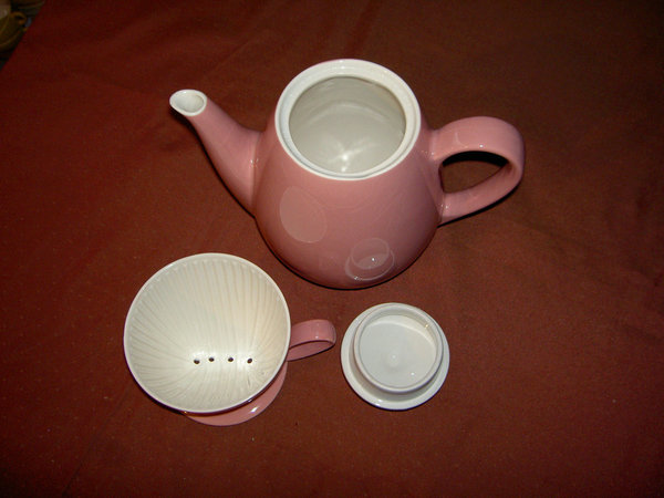Koffiepot, model Riga, kleur roze, met filter, inhoud 1,5 liter