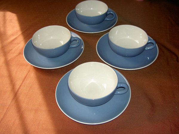 Thee kop en schotels, setje van vier, van het Maas servies